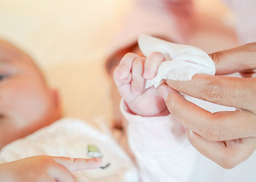 when-to-use-natural--baby-wipes-on-newborns