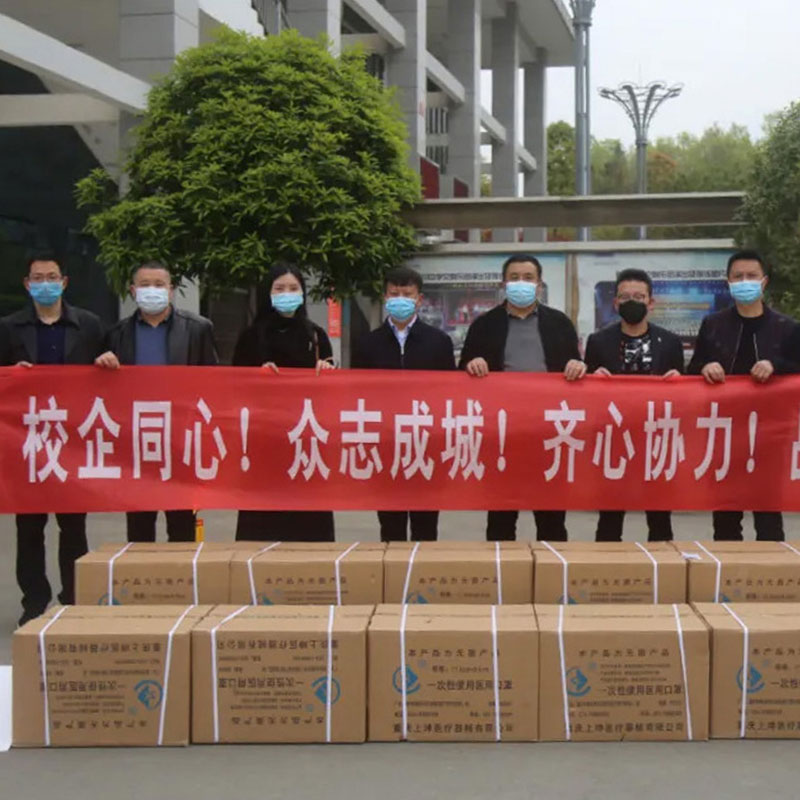 Wet Wipe Factory in China Supports Epidemic Prevention