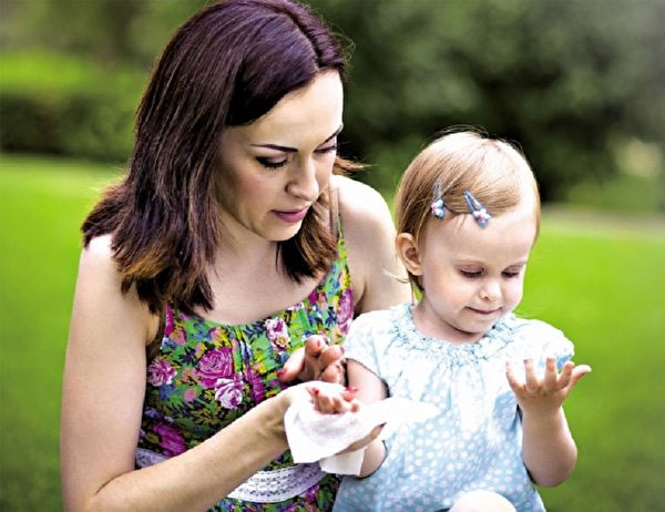 Baby-Wipes-Mild-Solutions-for-Sensitive-Skin